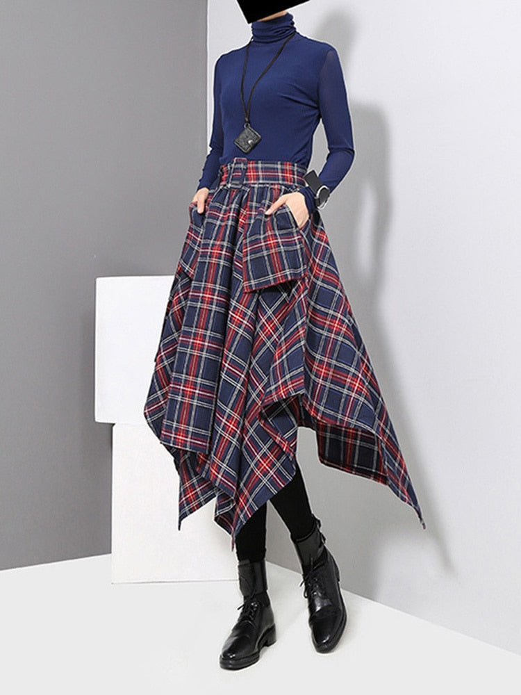 Women's mid-length skirt, with a distinctive cut with triangle layers, and a check print.