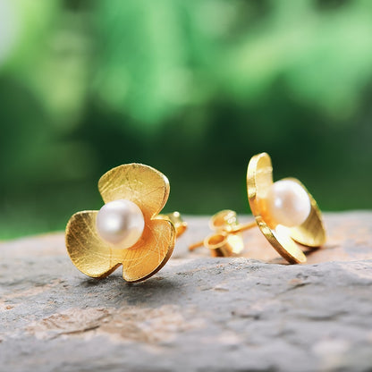 Fine Flower Earrings for Women with silver and gold plated with high quality pearl.