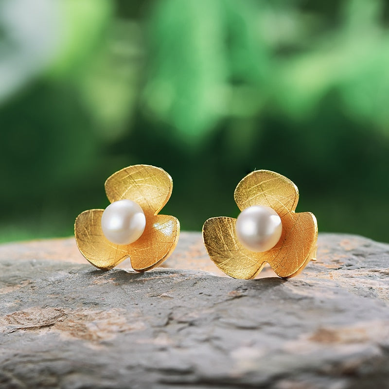 Fine Flower Earrings for Women with silver and gold plated with high quality pearl.