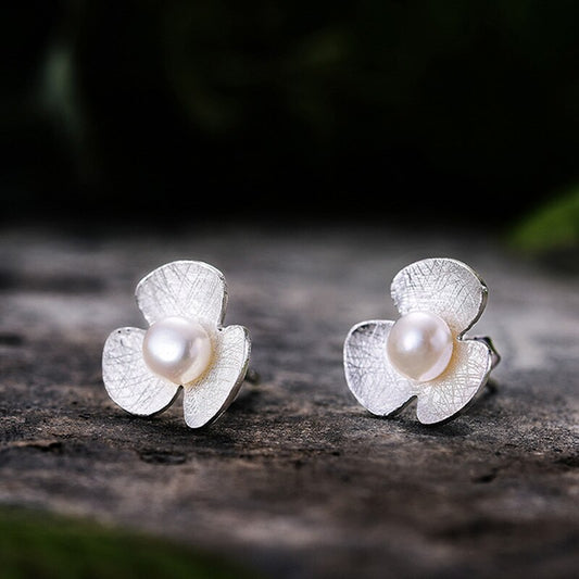 Fine Flower Earrings for Women with silver and gold plated with high quality pearl.