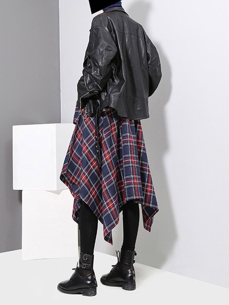 Women's mid-length skirt, with a distinctive cut with triangle layers, and a check print.